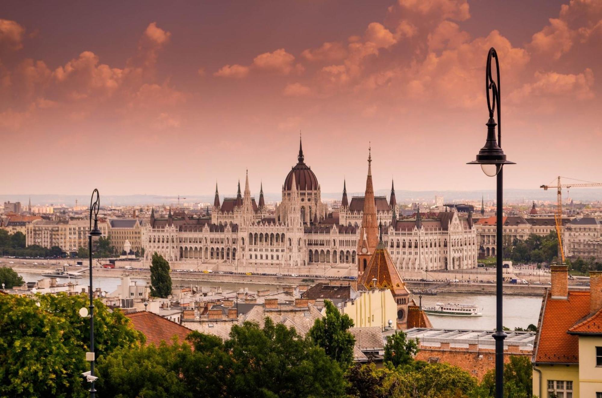 Apartment Stunning 3brm 3bath Julie Balcony & Views Budapest