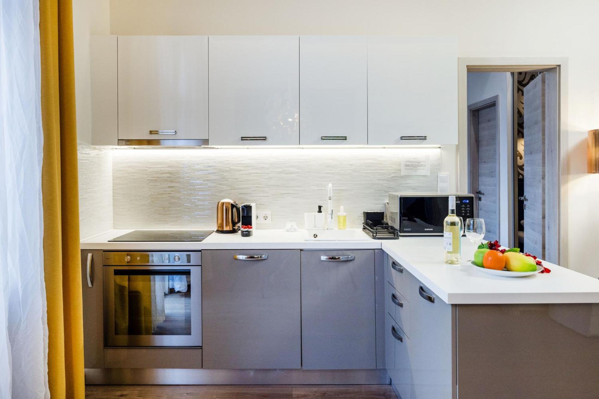 Apartment Stunning 3brm 3bath Julie Balcony & Views Budapest