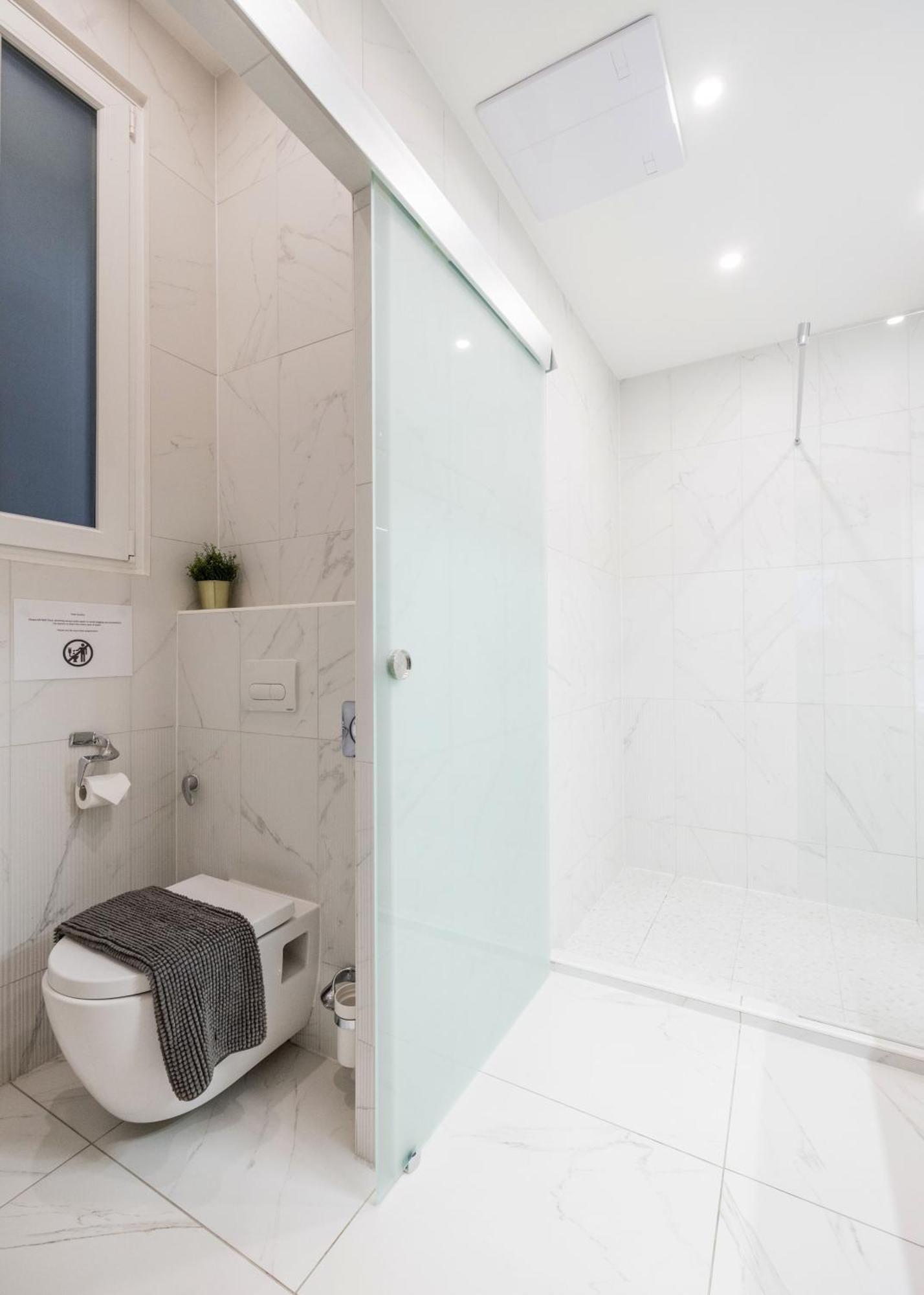 Apartment Stunning 3brm 3bath Julie Balcony & Views