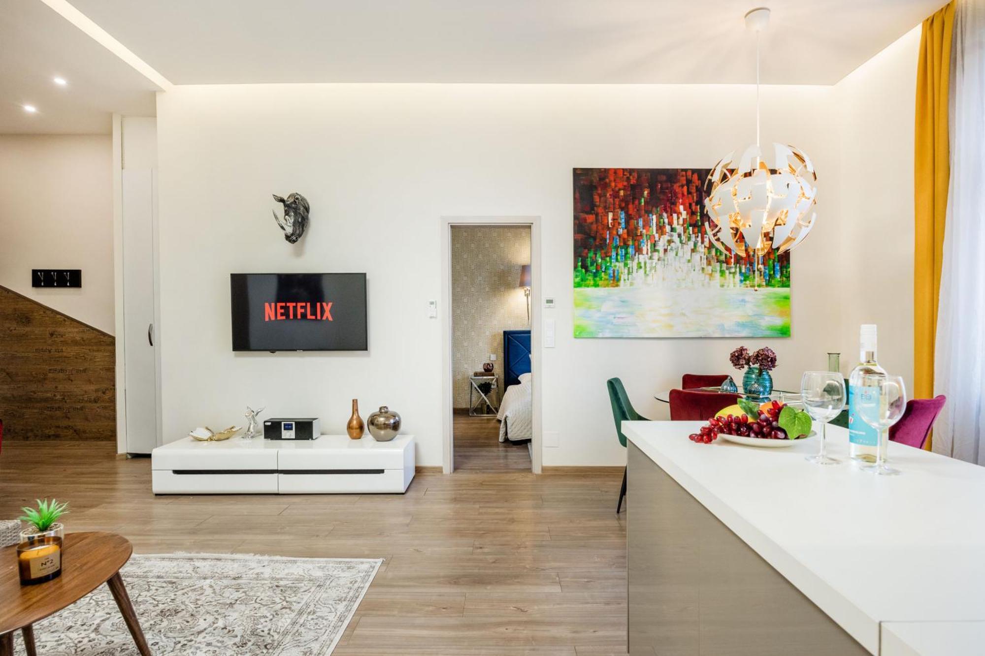 Stunning 3brm 3bath Julie Balcony & Views Appartement Budapest